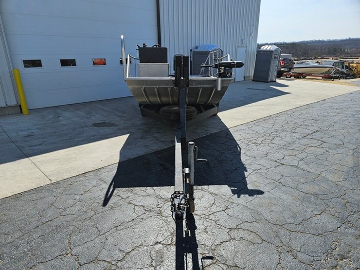 #22-•-clark-19'-flat-bottom-fishing-boat-image-8