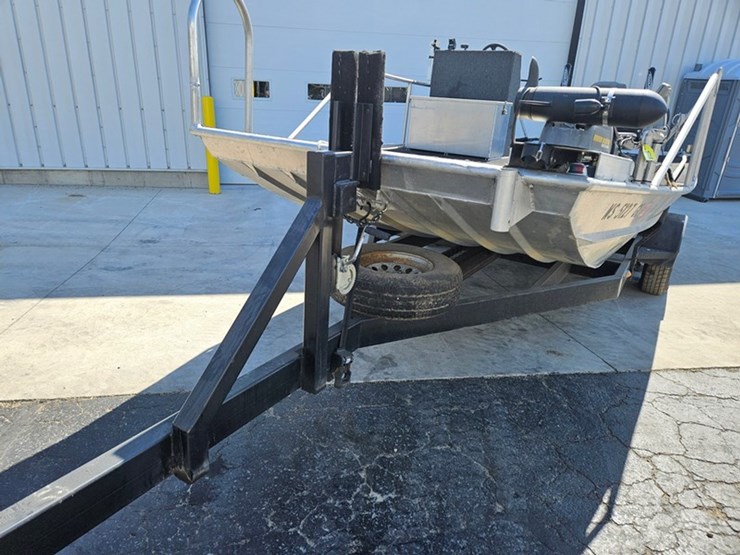 #22-•-clark-19'-flat-bottom-fishing-boat-image-10