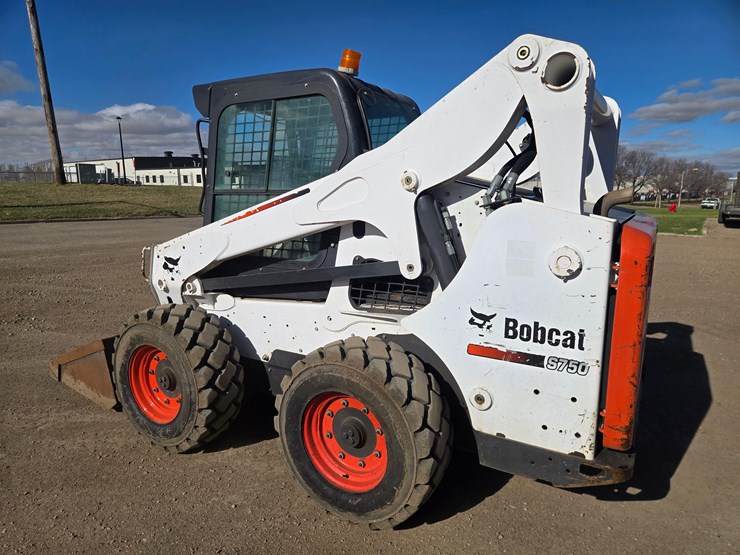 2013-bobcat-s750-image-2