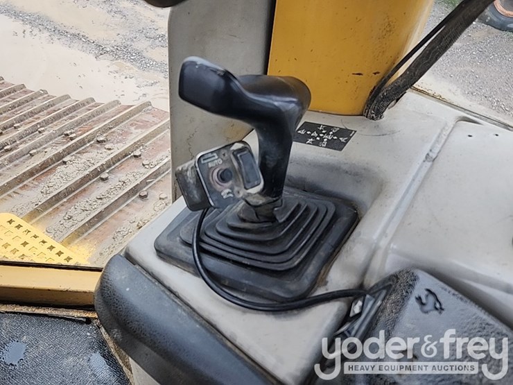 2004-caterpillar-d6n-lgp-image-28