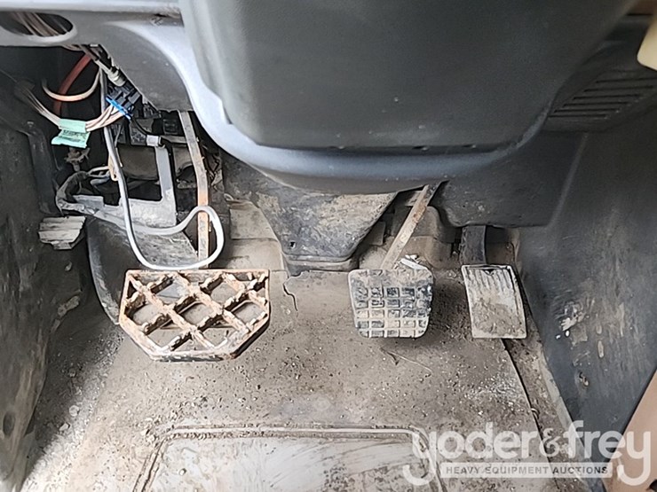 2010-mack-gu713-image-30