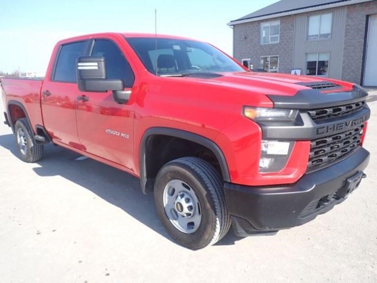 2022-chevrolet-2500hd-image-2