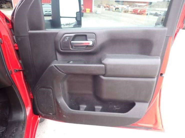 2022-chevrolet-2500hd-image-37