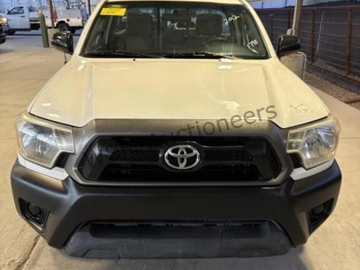 2012-toyota-tacoma-image-3