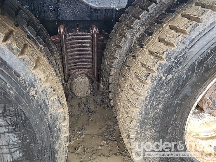 2010-mack-gu713-image-16