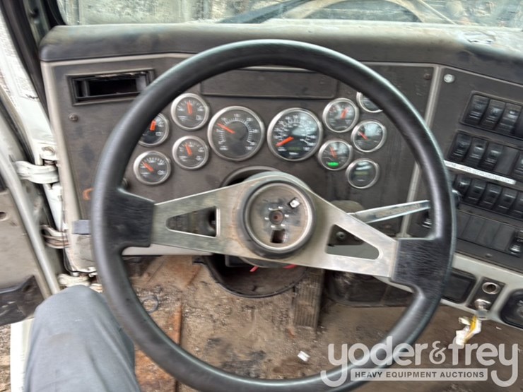 2015-western-star-4700sb-image-36