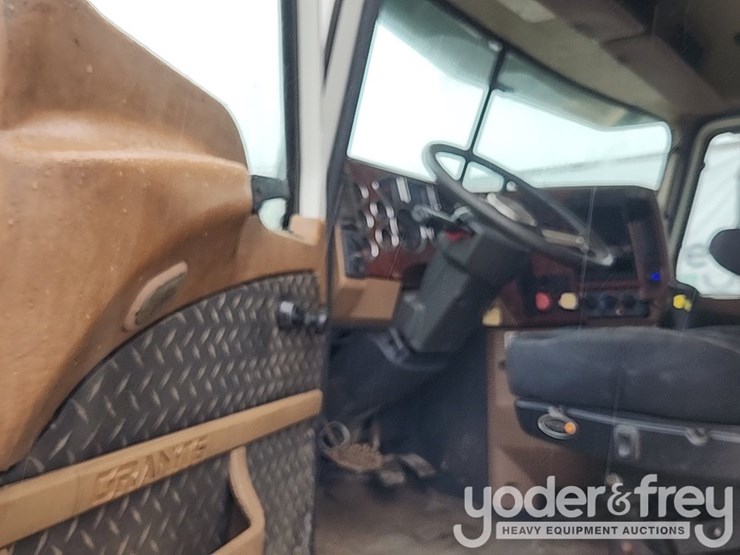 2010-mack-gu713-image-23