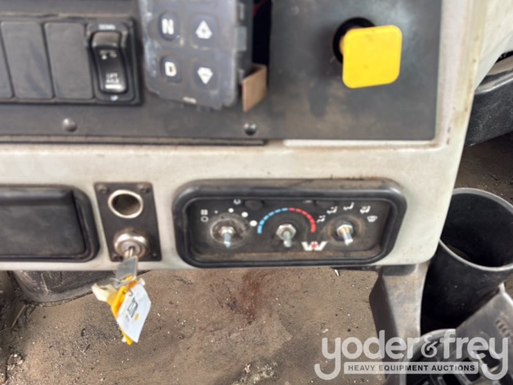 2015-western-star-4700sb-image-32