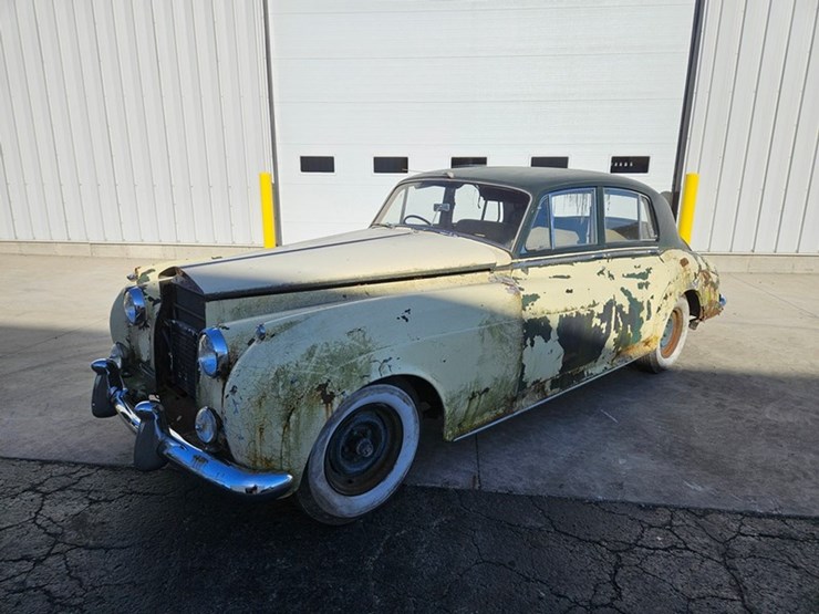 #35-•-rolls-royce-silver-cloud-sedan-image-1