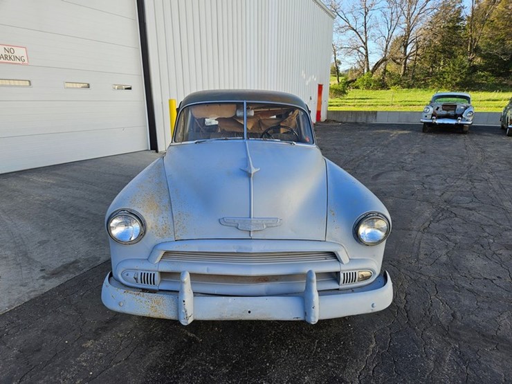 #33-•-1952-chevrolet-styleline-deluxe-sedan-image-8
