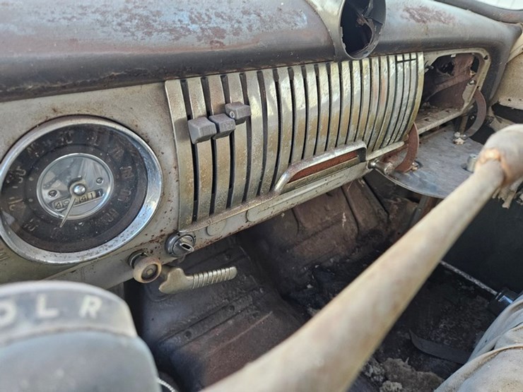 #33-•-1952-chevrolet-styleline-deluxe-sedan-image-29