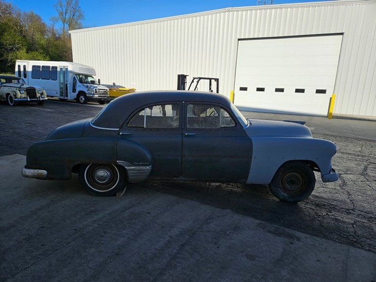 #33-•-1952-chevrolet-styleline-deluxe-sedan-image-6