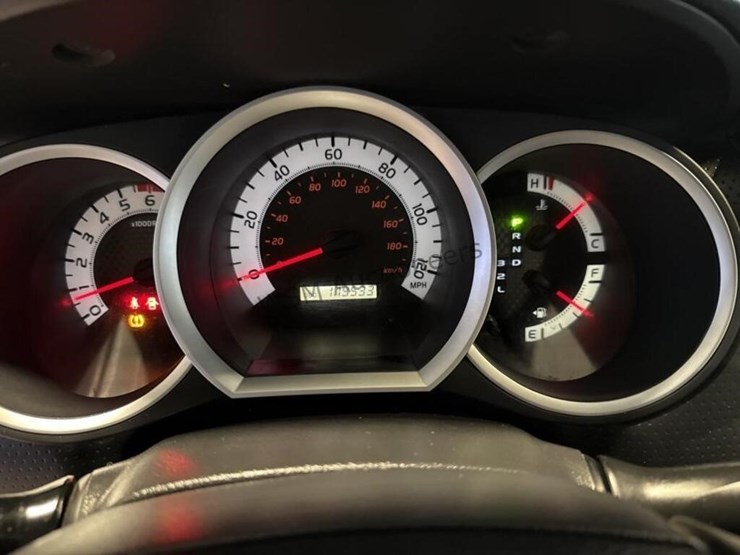 2012-toyota-tacoma-image-21