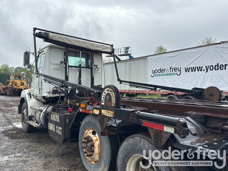 2015-western-star-4700sb-image-23