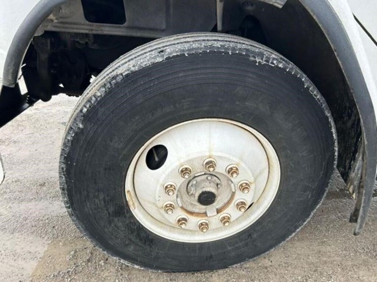 2004-freightliner-fl80-image-91