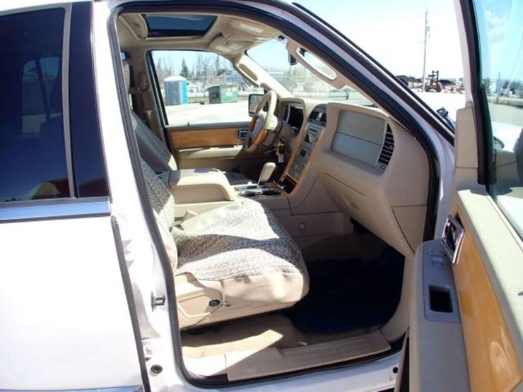 2009-lincoln-navigator-image-39