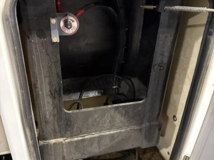 2012-chevrolet-silverado-3500-image-13