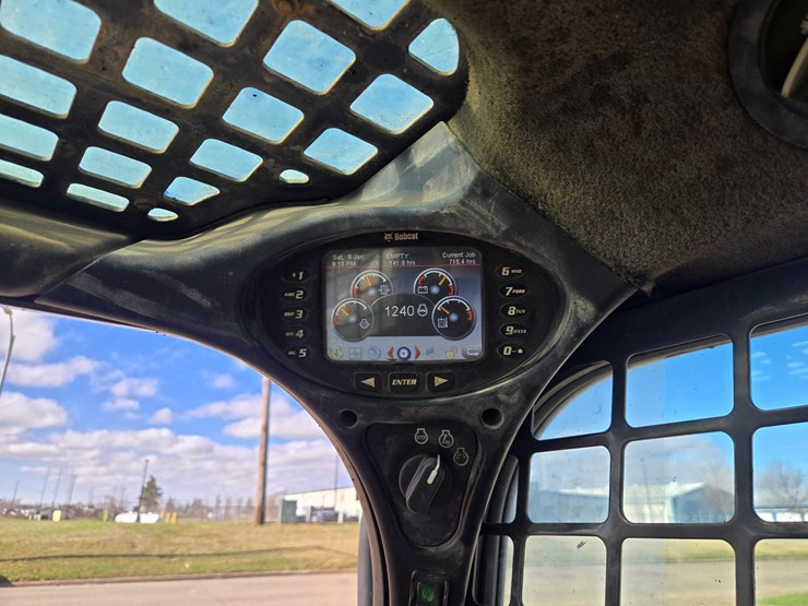 2013-bobcat-s750-image-12