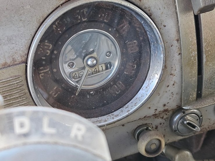 #33-•-1952-chevrolet-styleline-deluxe-sedan-image-28