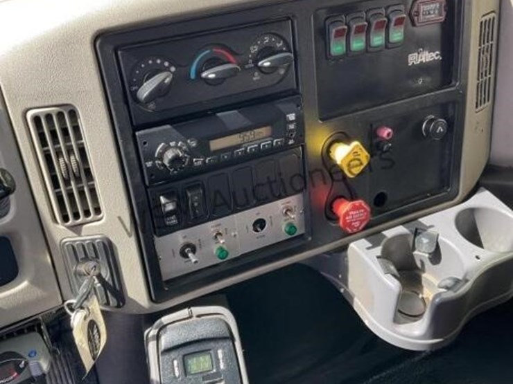 2008-international-7400-image-26