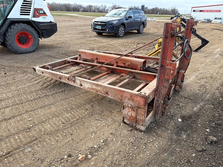 farmhand-square-bale-grabber-image-4