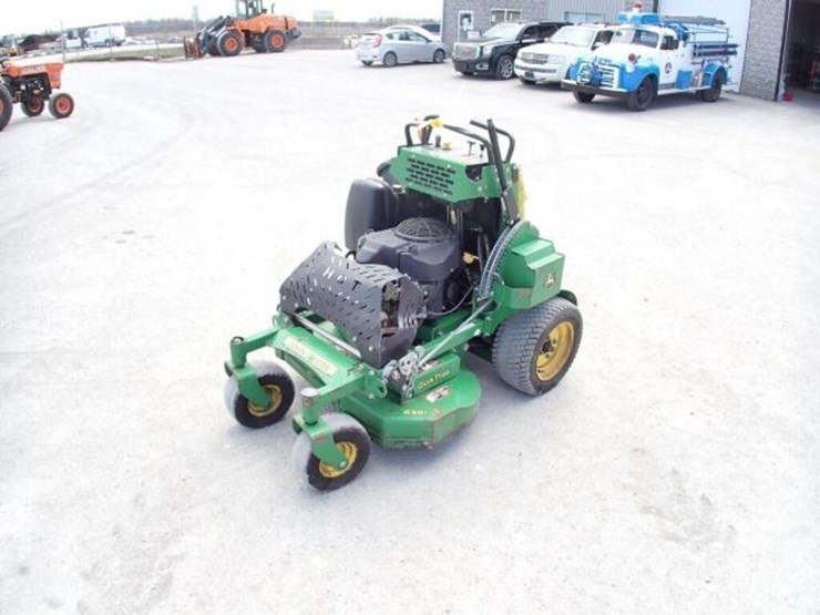 john-deere-636m-image-1