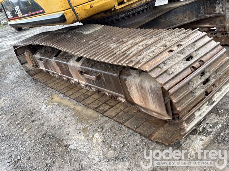 2005-caterpillar-330-image-12