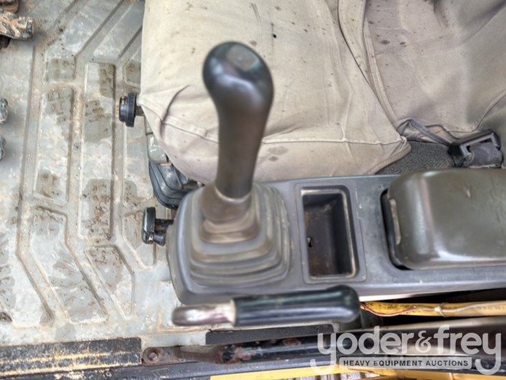 2005-caterpillar-330-image-36