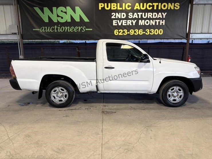 2012-toyota-tacoma-image-1