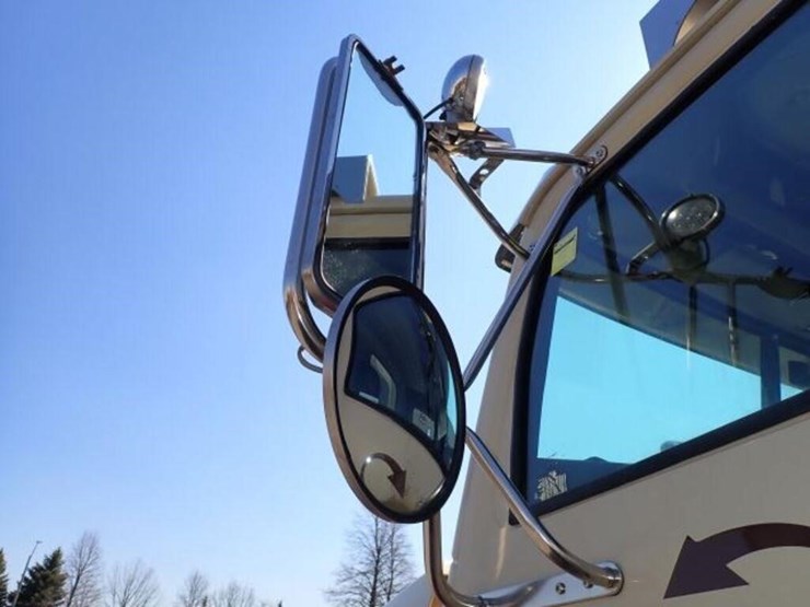 2017-western-star-4700sb-image-97