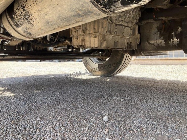 2007-freightliner-m2-106-image-27