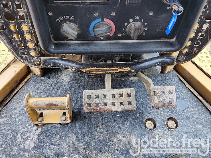 2004-caterpillar-d6n-lgp-image-27