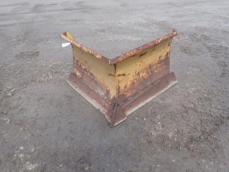 4-ft-v-plow-045352-image-1