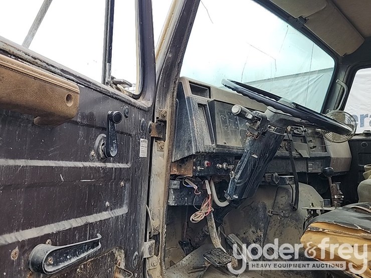 1989-international-7100-image-17