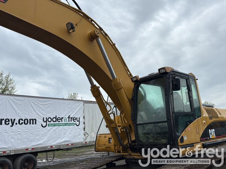 2005-caterpillar-330-image-18