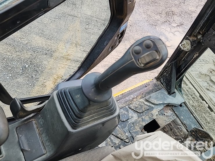 2011-caterpillar-328d-image-36