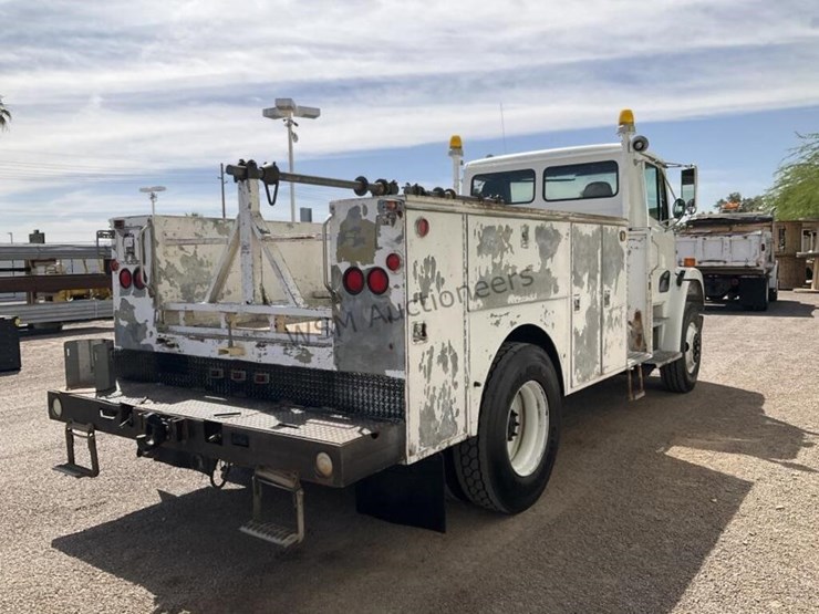 2002-freightliner-fl70-image-5