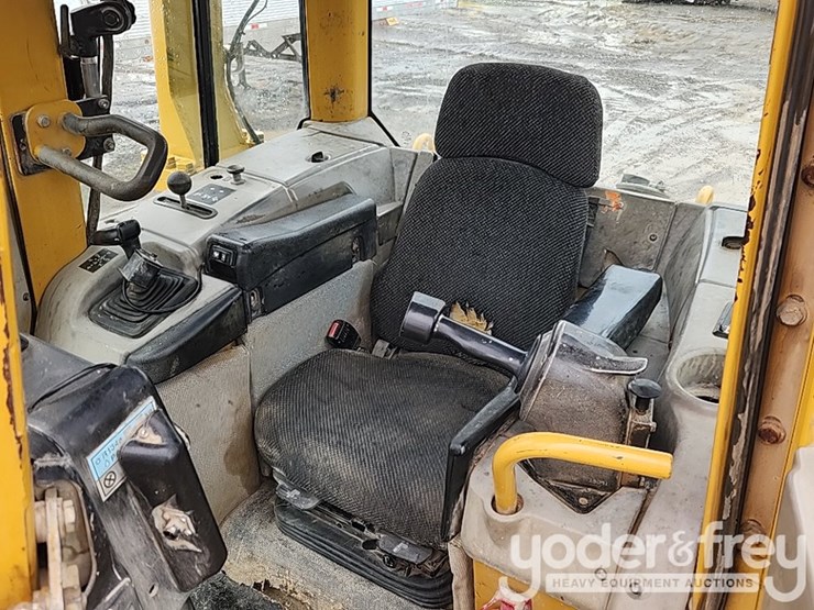 2004-caterpillar-d6n-lgp-image-25