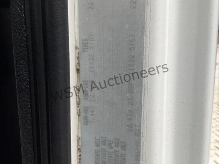 2002-freightliner-fl70-image-16