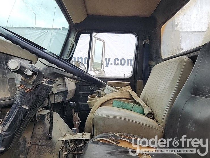 1989-international-7100-image-18