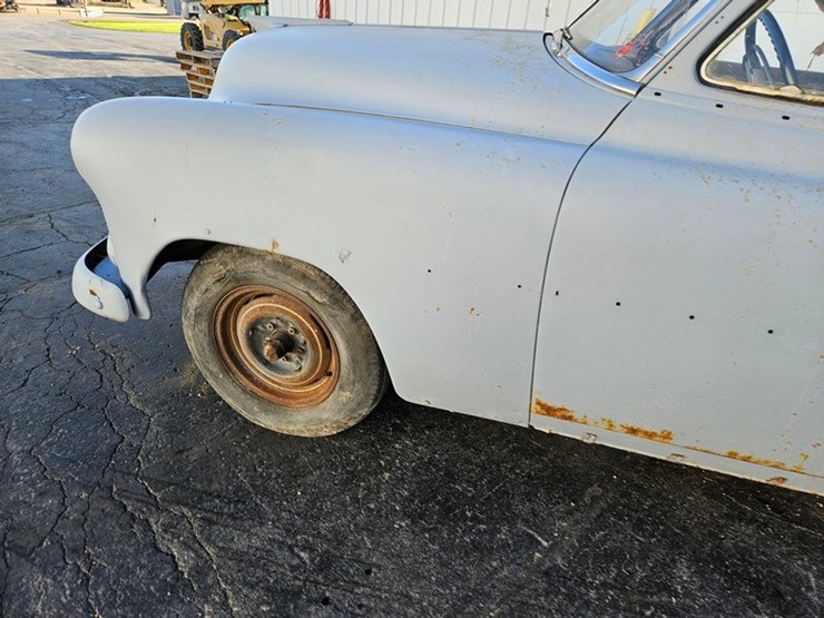 #33-•-1952-chevrolet-styleline-deluxe-sedan-image-42