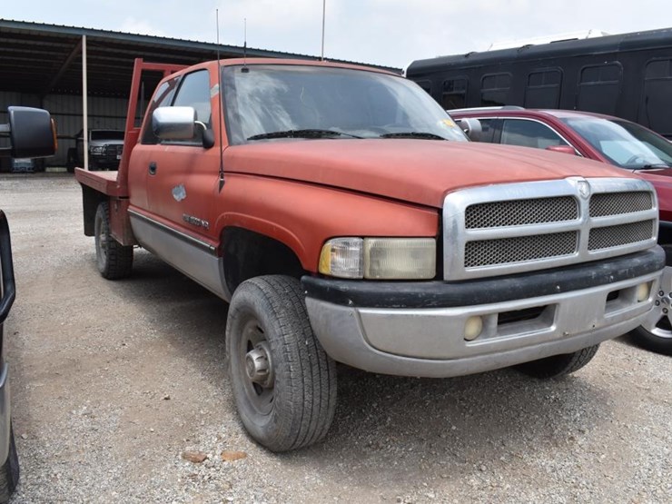 1997-dodge-2500-image-2