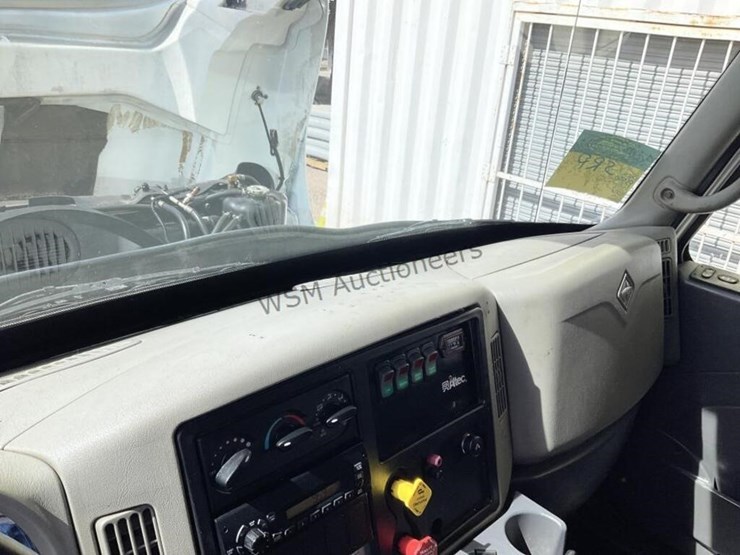 2008-international-7400-image-25