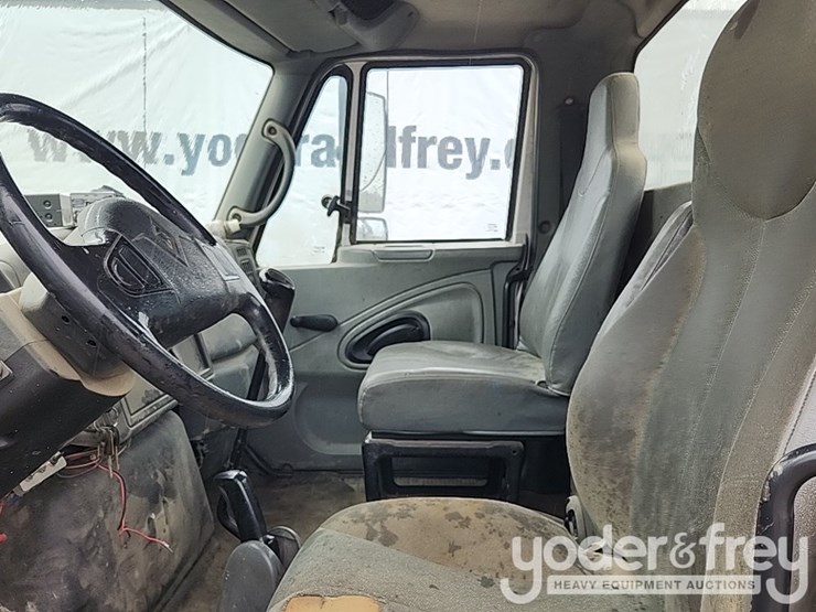 2005-international-durastar-4300-image-21