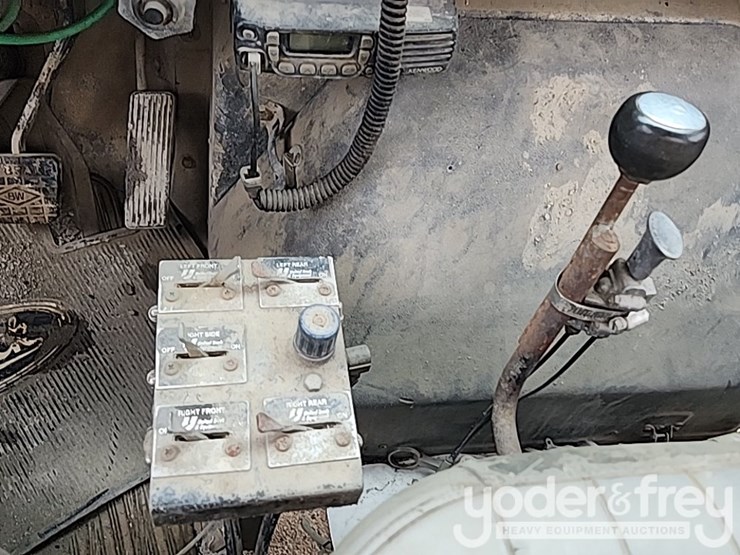 1989-international-7100-image-21