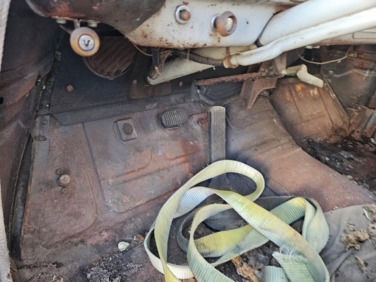 #33-•-1952-chevrolet-styleline-deluxe-sedan-image-25