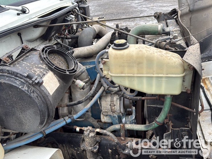 international-4700-image-18