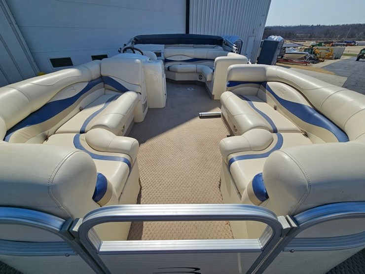 #21-•-bennington-2075rl-20'-pontoon-boat-image-9