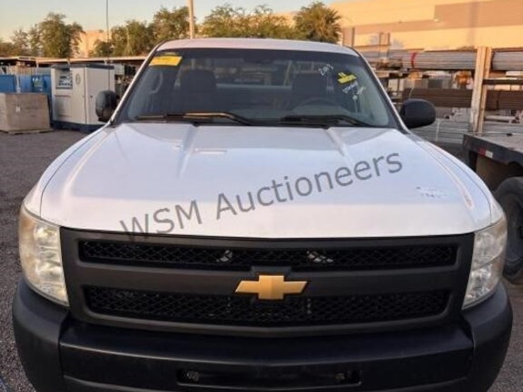 2013-chevrolet-silverado-1500-image-2