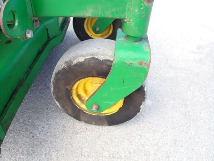 john-deere-636m-image-26